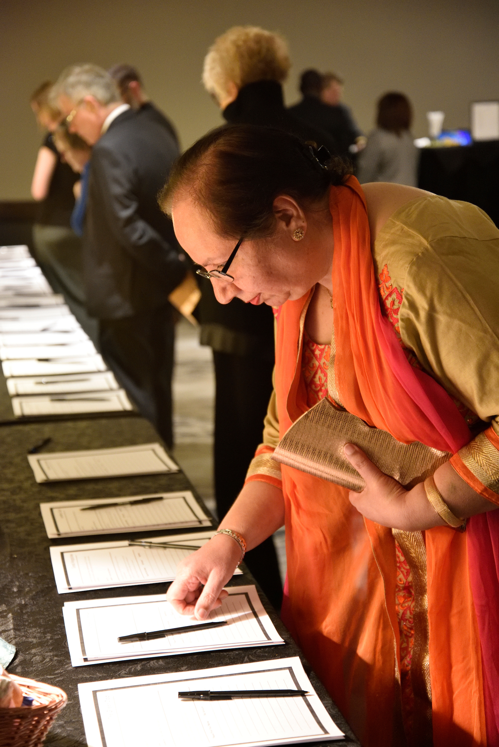 Guest participating in the silent auction at the 31st Annual Mayors' Dinner hosted by The Working Centre.